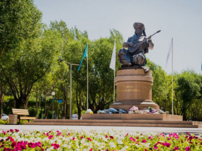 Нұр-Сұлтанда Дина Нұрпейісованың ескерткіші ашылды