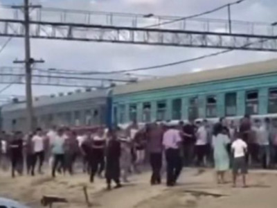 Атырау облысында пойызбен жарысқан жастар айыппұл төлейді