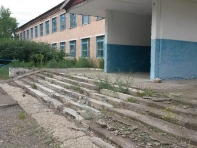 ШҚО-да ауыл мұғалімі 22 миллион теңгеге мектеп сатып алды