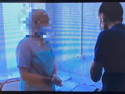 Атырауда жалған вакцинация паспортын 10 мың теңгеге сатқан медбике ұсталды