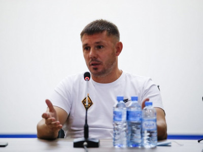 «Қайрат» клубының бас жаттықтырушысы отставкаға кетті