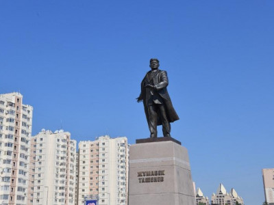 Нұр-Сұлтанда Жұмабек Ташеневке ескерткіш қойылды