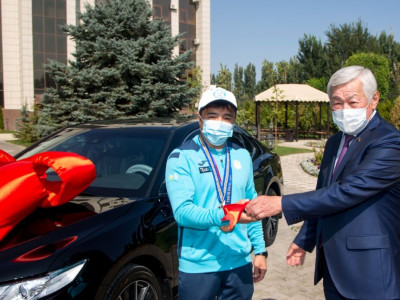 Сапарбаев Токио Олимпиадасының қола жүлдегеріне автокөлік сыйлады