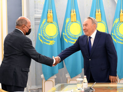 Елбасы Сума Чакрабартимен кездесті