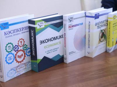 Қазақ тіліндегі 100 жаңа оқулық таныстырылды