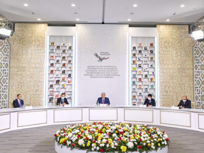 Жаңа гуманитарлық білім: Қазақ тіліне аударылған 100 жаңа оқулық таныстырылды