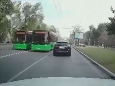 Алматыда жолдың қарсы бағытына шығып кеткен автобус жүргізушісі жазаланды
