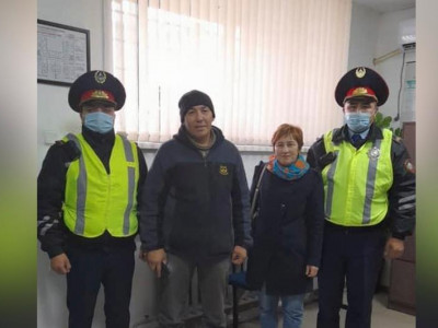 Қостанай тұрғыны ішінде миллион теңгесі бар сөмкесін автобуста қалдырып кеткен