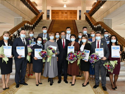 Алматы әкімі үздік ұстаздарды марапаттады