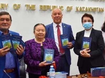 Жаңа кітапта − Тіл ғылымының тұлғалары
