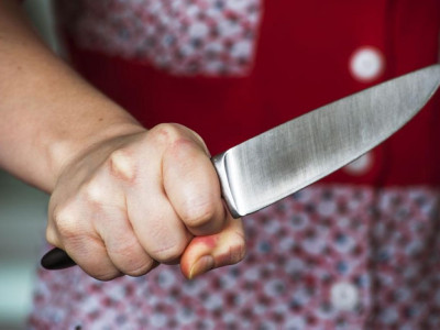 Сәбиін 38 жерден пышақтап өлтірген атыраулық әйел қылмыстық жауапкершіліктен босатылады