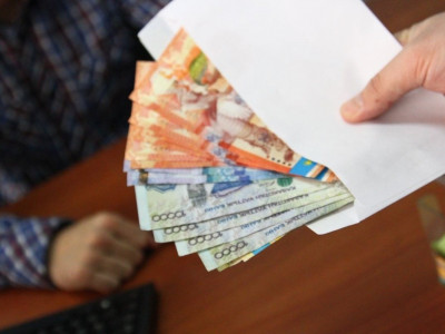 Шекарадан мал өткізуге көмектесіп, пара алып отырған лауазымды тұлғалар ұсталды