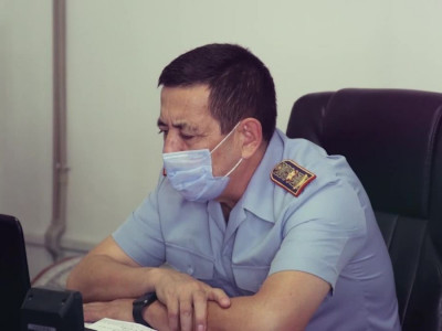 «Бәріңнің шешелеріңді...»: шымкенттік генерал қатты кетті (ВИДЕО)