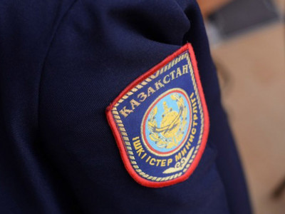 Полиция департаментіне жеткізілген ер адам 4-қабаттан секіріп кетті