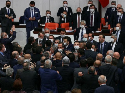 Бюджетке талас: Депутаттар төбелес шығарды
