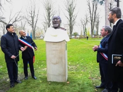 Парижде Абай бюсті ашылды