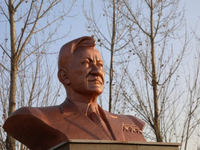 Арыста Қонаевтың бюсті ашылды