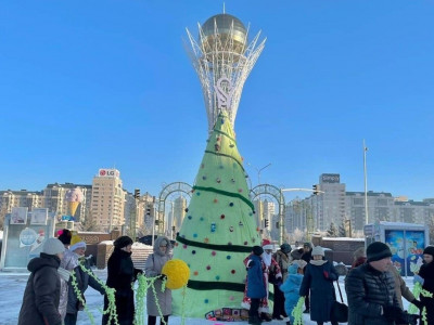 «Бәйтеректің» түбіне құрақ көрпе стиліндегі экошырша қойылды