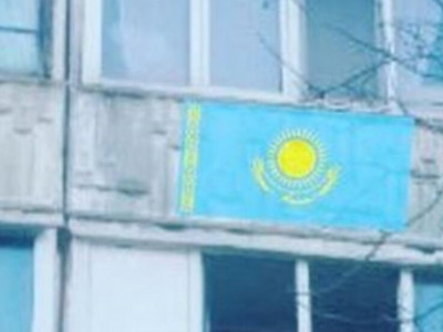 Әкімдік балкондарға жалауды фотошоппен салған