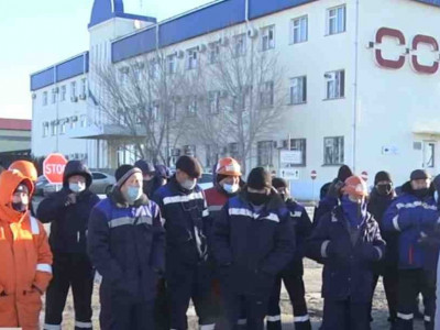 Атырауда 100-ден астам жұмысшы үш айдан бері жалақы алмаған