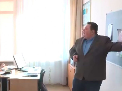 Украин мұғалімі қазақ тілінен сабақ беріп жүр
