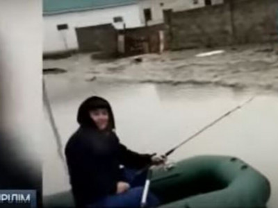 «Қайықпен жүр»: Жаңақорған ауданының орталығын су басты (ВИДЕО)