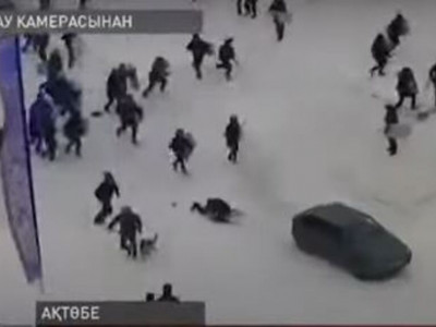 Полицейді көлікпен соққан жүргізуші қамауға алынды (ВИДЕО)