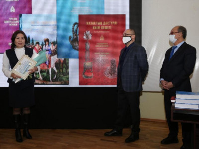 Дәурен Абаев Мемлекеттік Орталық музей қызметкерлерін марапаттады