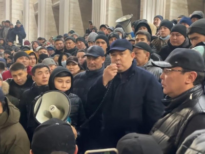 Қанат Бозымбаев алаңға шыққан жұртты балағаттаған (ВИДЕО)