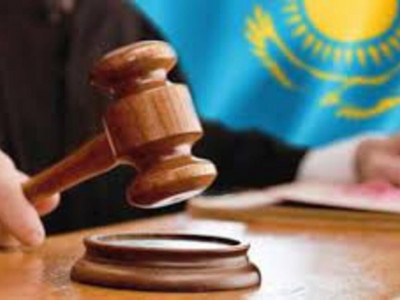 Депутат өзін «ақымақ» деген ер адамды сотқа берді