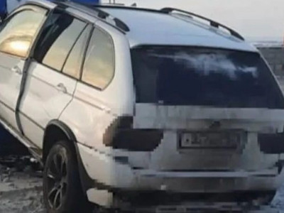 Жол ережесін бұзған BMW жанармай құю бекетіне бұзып кірді
