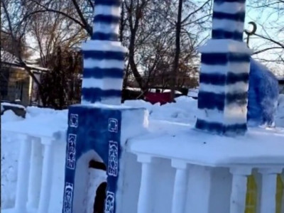 Ауыл тұрғыны қардан 3 метрлік мешіт тұрғызды (ВИДЕО)