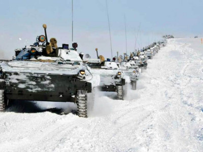 «Қару-жарақтың дені – 30-50 жыл бұрынғы, Кеңес дәуірінен қалған» - Тоқаев