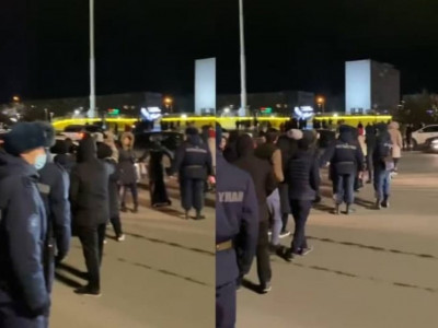 Тегін пәтерді талап еткен көпбалалы аналар жолдарды жауып тастады (ВИДЕО)