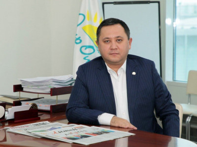 Болат Кальянбеков Мәжіліс аппараты басшысының орынбасары болып тағайындалды