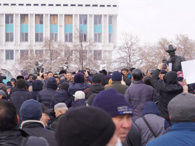 Алматыда қақтығыста қаза тапқандарды еске алу митингі өтіп жатыр