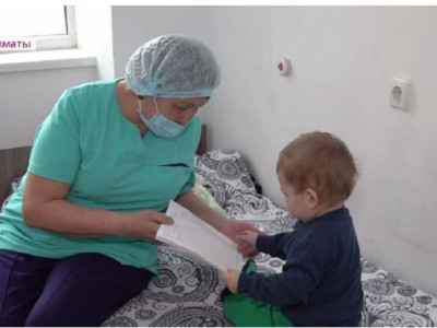 Ауруханада жарты жыл жатқан 2 жасар баланың әжесі табылды