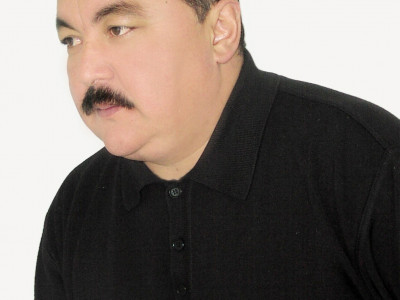 Сендіре білетін жазушы