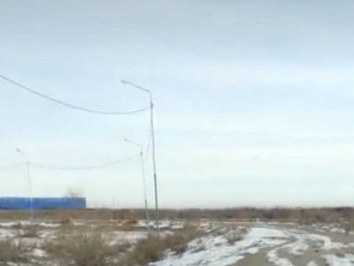 «Сапасыз жолдан ұялып...»: жол бағандарының шамдары теріс қарап тұр (ВИДЕО)
