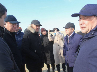 Депутаттар «Қошқар ата» улы көлінің зардабын тартып отырған жұртпен жүздесті
