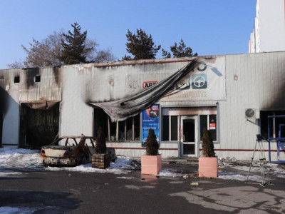 Мәжіліс депутаттары Алматыдағы тәртіпсіздік кезінде зардап шеккен кәсіпкерлермен кездесті