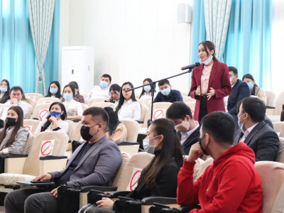 Жастар депутаттарға білім, жұмыссыздық, баспана мәселесін жеткізді