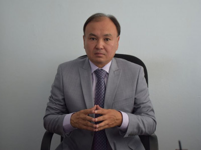 «Депутаттардың көпшілігі қазақ тілін еркін меңгерген» – Ерлан Саиров