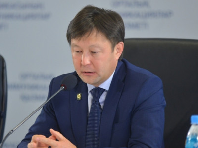 «Ақберен Елгезек - Абай облысының әкімі»: ақын құттықтаудың астында қалды