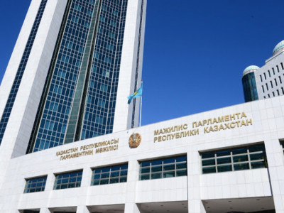 AMANAT партиясының фракция мүшелері мемлекеттік тіл мәселесін көтерді (ВИДЕО)
