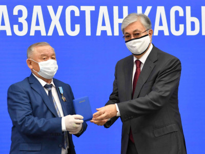 Абайлық ақын жаңа облысқа жаңаша жыр арнады (ВИДЕО)