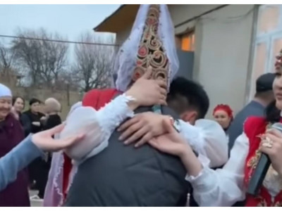 «Соғысқа кеткендей»: ұзатылып бара жатқан қыз өкіріп жылады (ВИДЕО)