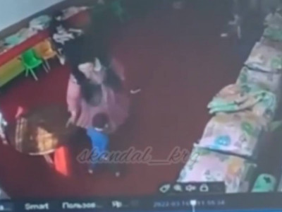 Балаларды ұрды деп айыпталған тәрбиеші жұмыстан босатылды