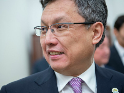 «Бірнеше жыл министр болып отырсыз, сұраққа нақты жауап бермейсіз бе?»: Сұлтанов ұятқа қалды