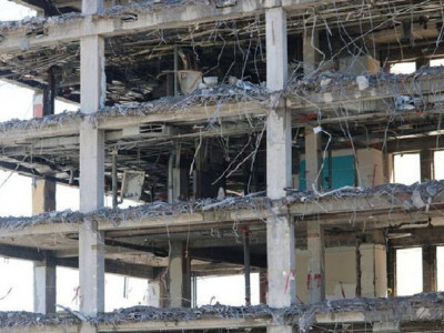 Жасөспірім қараусыз қалған ғимараттан құлап кетті